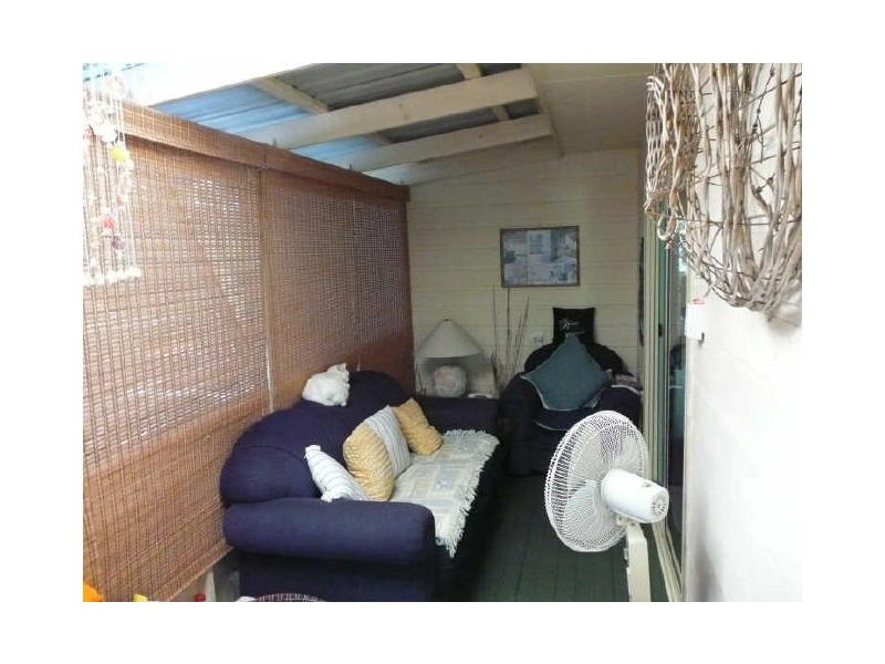 8 Orange Grove St, Coochiemudlo Island QLD 4184