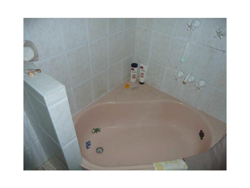 8 Orange Grove St, Coochiemudlo Island QLD 4184