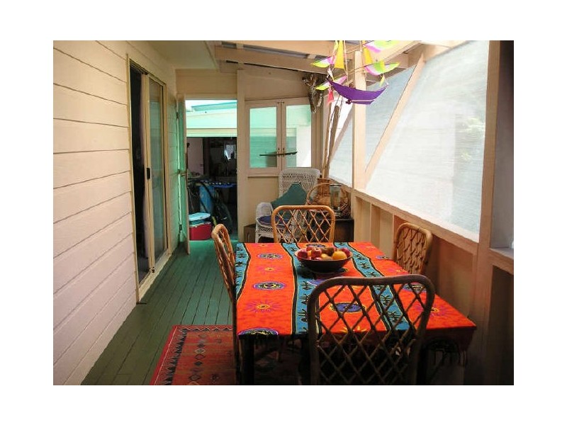 8 Orange Grove St, Coochiemudlo Island QLD 4184