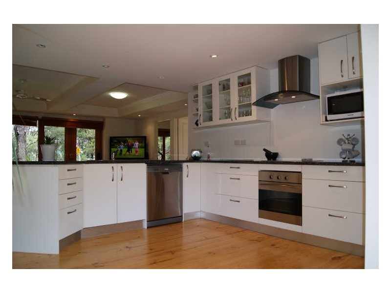 290 Victoria Parade, Coochiemudlo Island QLD 4184