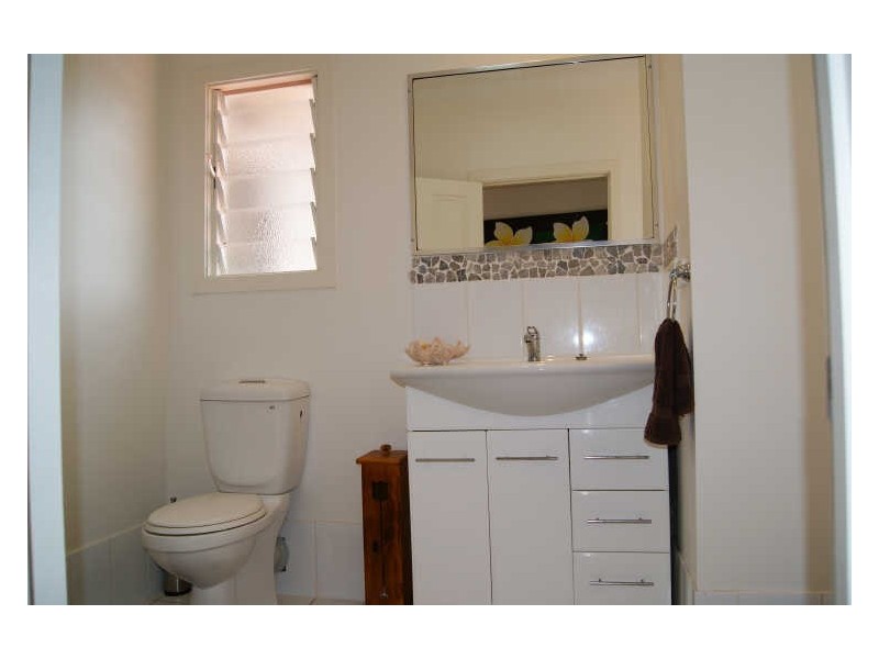 290 Victoria Parade, Coochiemudlo Island QLD 4184