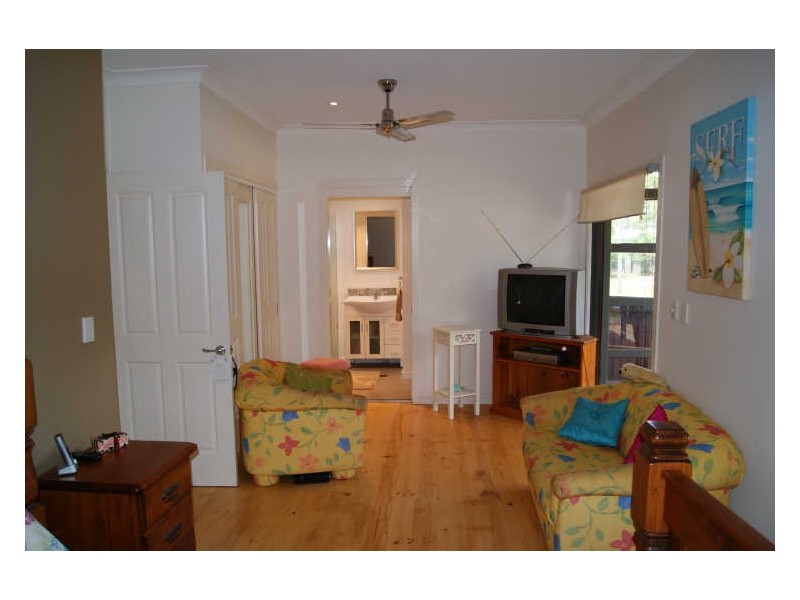 290 Victoria Parade, Coochiemudlo Island QLD 4184