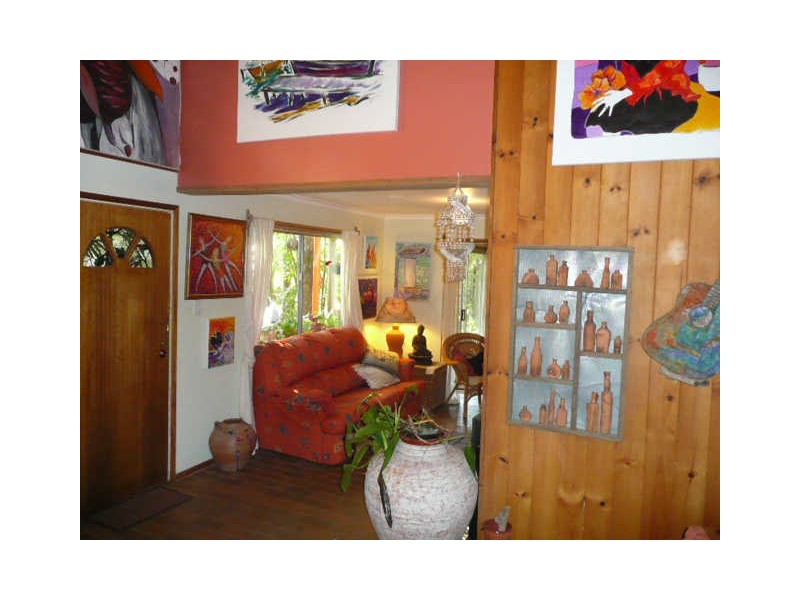 19 Ooyan St, Coochiemudlo Island QLD 4184