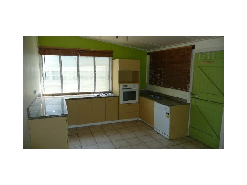 20 Merindah, Coochiemudlo Island QLD 4184