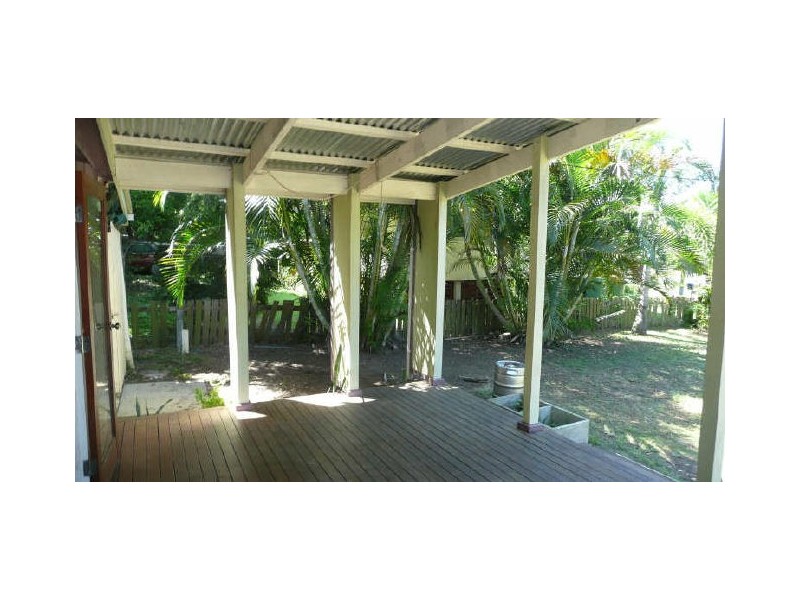 20 Merindah, Coochiemudlo Island QLD 4184