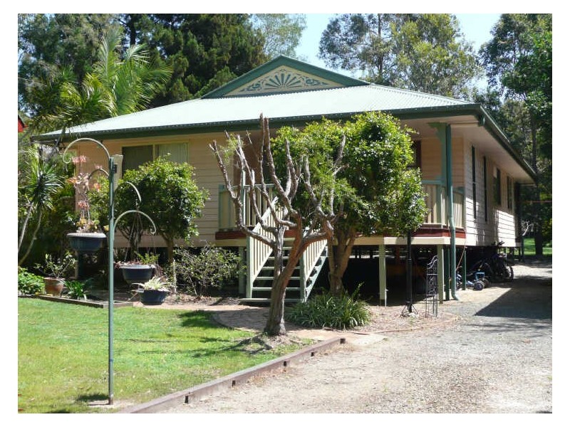 8 George Street, Coochiemudlo Island QLD 4184