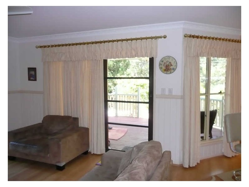 8 George Street, Coochiemudlo Island QLD 4184