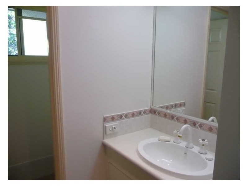 8 George Street, Coochiemudlo Island QLD 4184