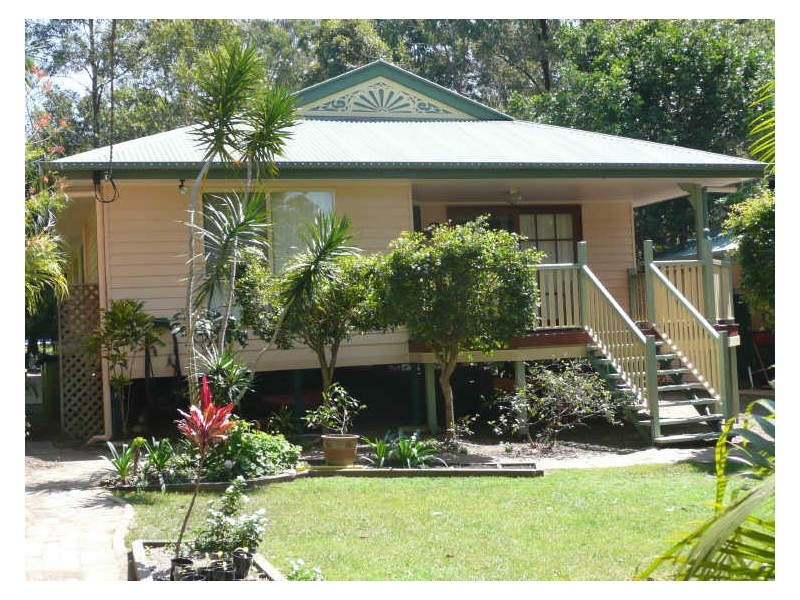 8 George Street, Coochiemudlo Island QLD 4184