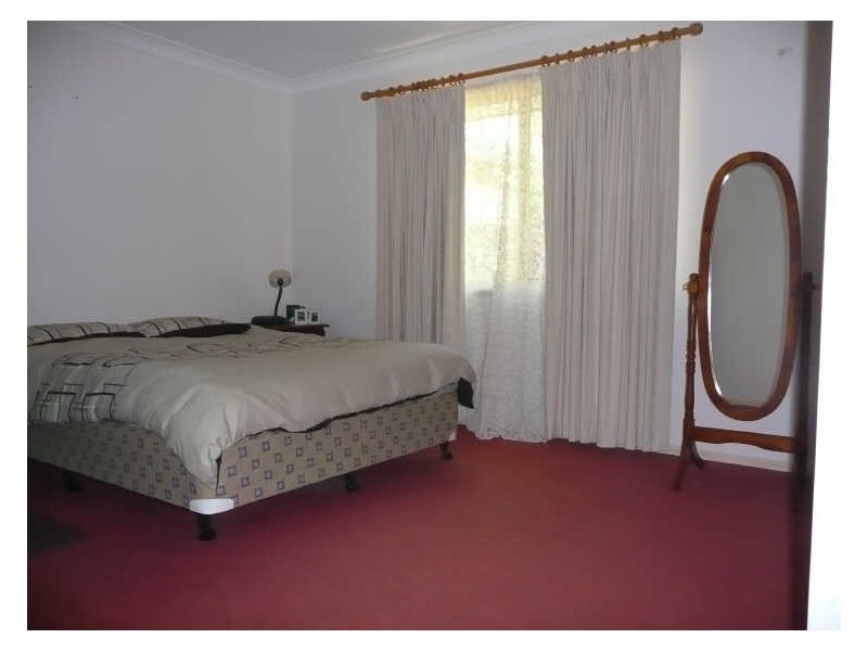 8 George Street, Coochiemudlo Island QLD 4184