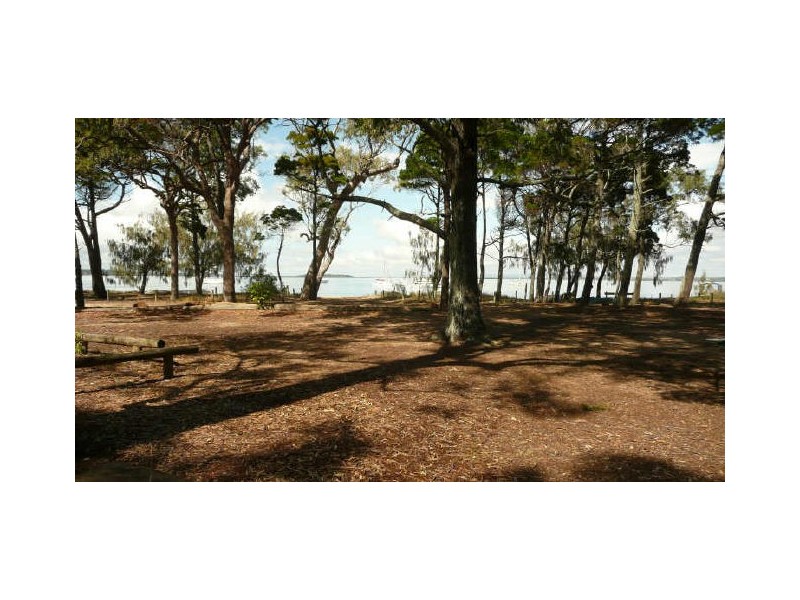 38 Victoria Parade, Coochiemudlo Island QLD 4184