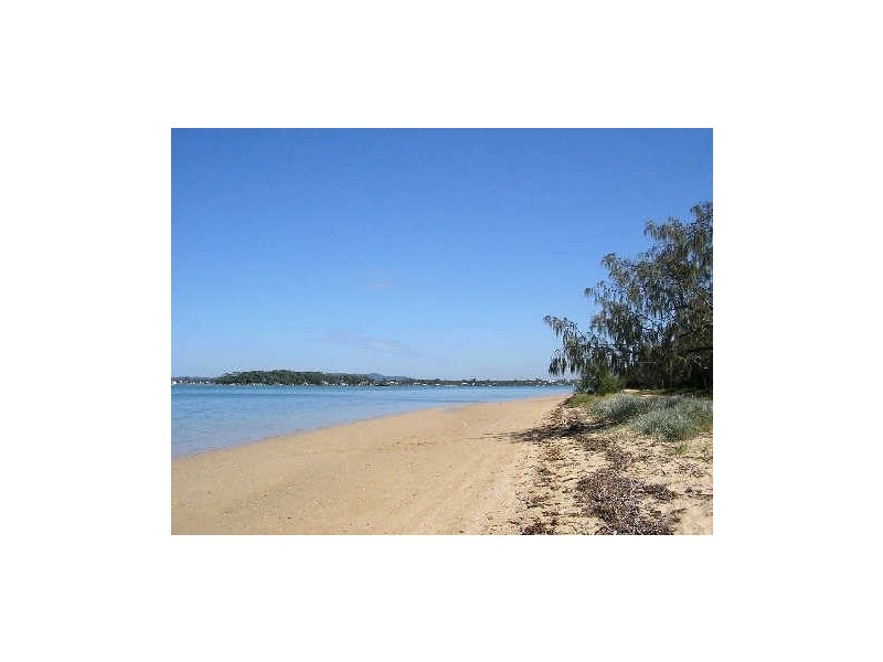 38 Victoria Parade, Coochiemudlo Island QLD 4184