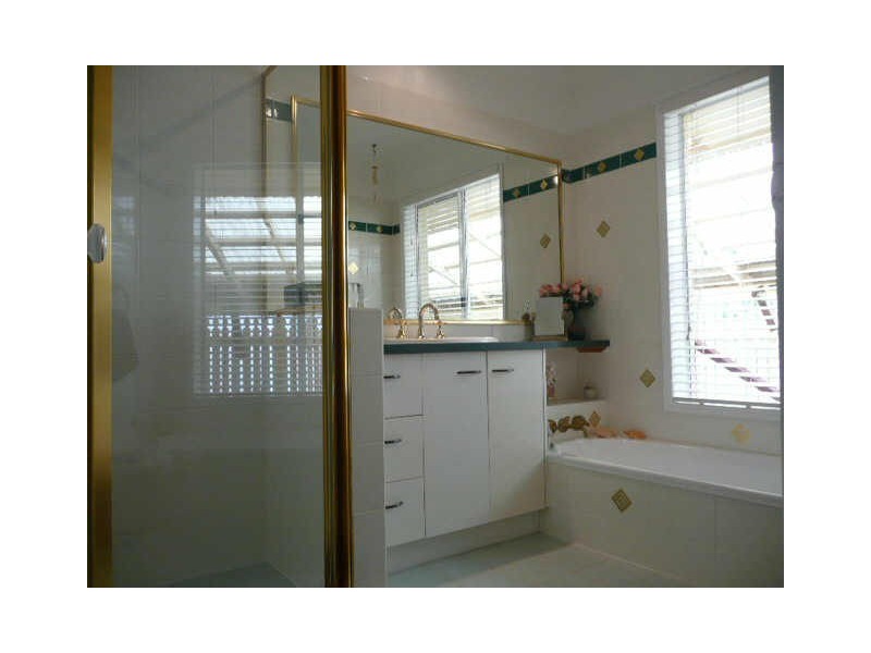 11 Eprapah Street, Coochiemudlo Island QLD 4184