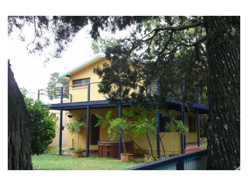 2 Marana Street, Coochiemudlo Island QLD 4184