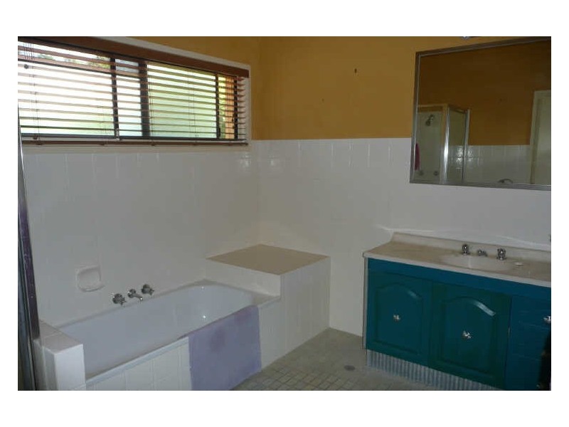 2 Marana Street, Coochiemudlo Island QLD 4184