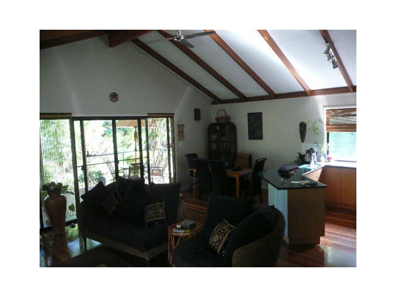33 Perulpa Street, Coochiemudlo Island QLD 4184
