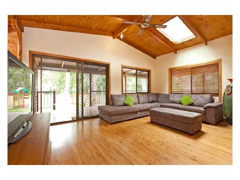 12 Mooroondu Street, Coochiemudlo Island QLD 4184