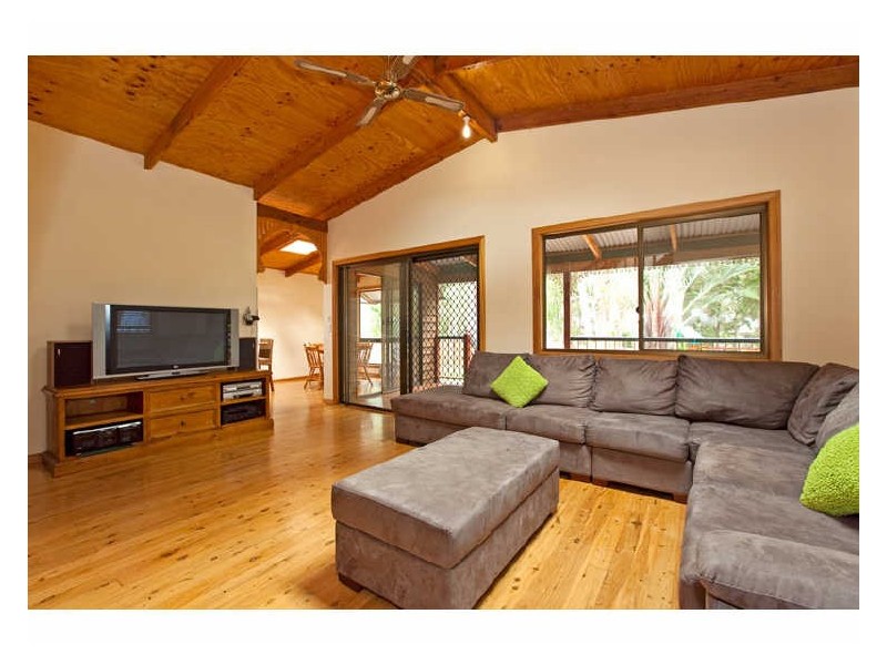 12 Mooroondu Street, Coochiemudlo Island QLD 4184