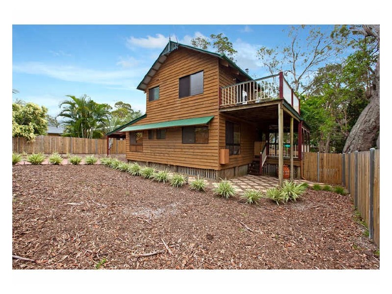 12 Mooroondu Street, Coochiemudlo Island QLD 4184