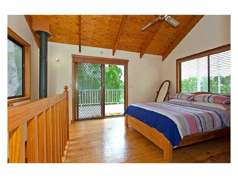 12 Mooroondu Street, Coochiemudlo Island QLD 4184