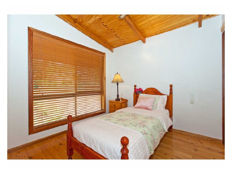 12 Mooroondu Street, Coochiemudlo Island QLD 4184