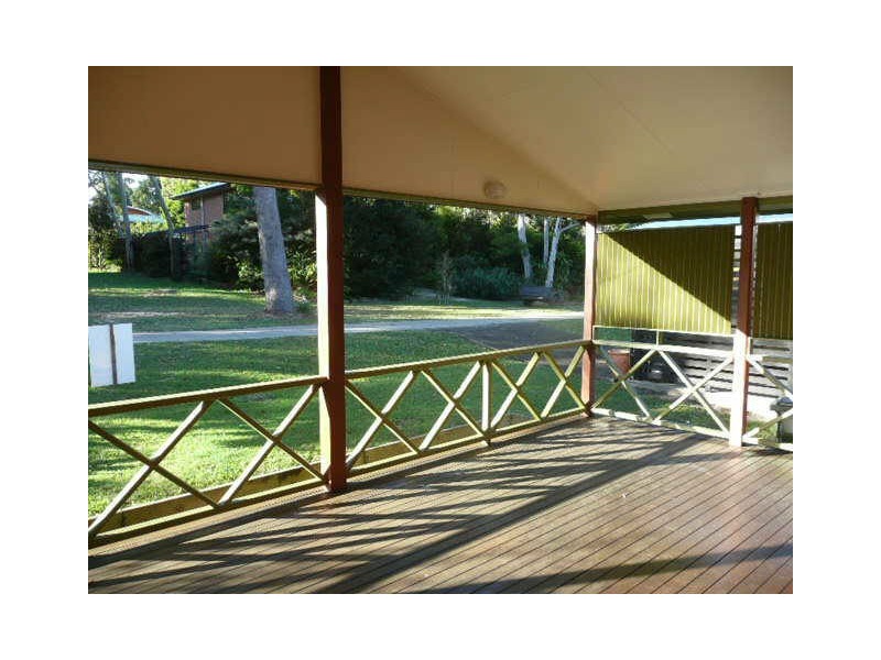 1 Ross Street, Coochiemudlo Island QLD 4184