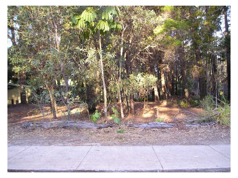 9 Elizabeth Street, Coochiemudlo Island QLD 4184