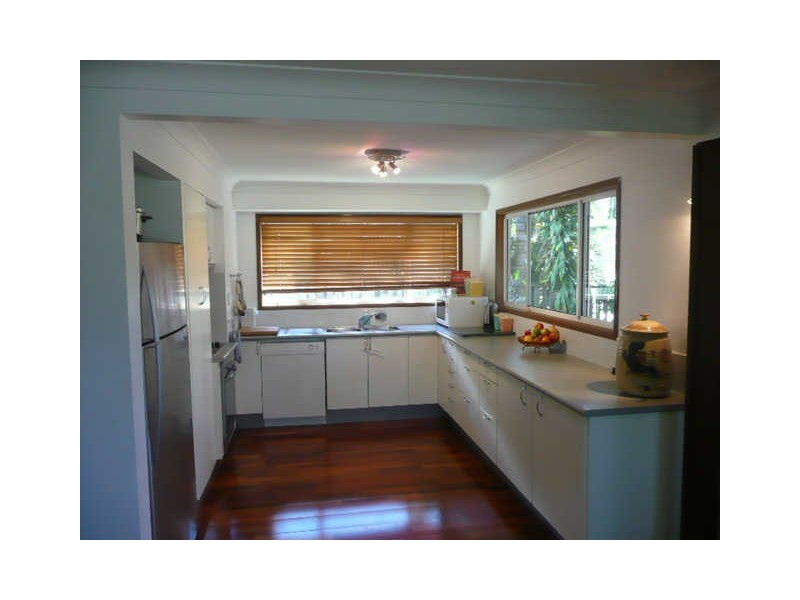 18 Orange Grove Street, Coochiemudlo Island QLD 4184