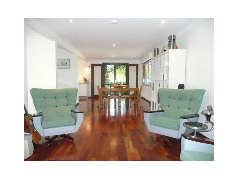 18 Orange Grove Street, Coochiemudlo Island QLD 4184