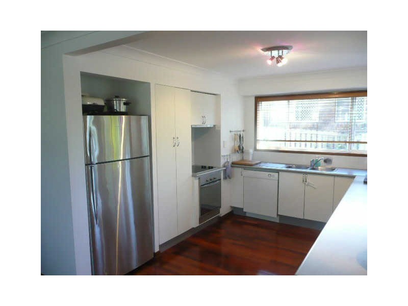 18 Orange Grove Street, Coochiemudlo Island QLD 4184