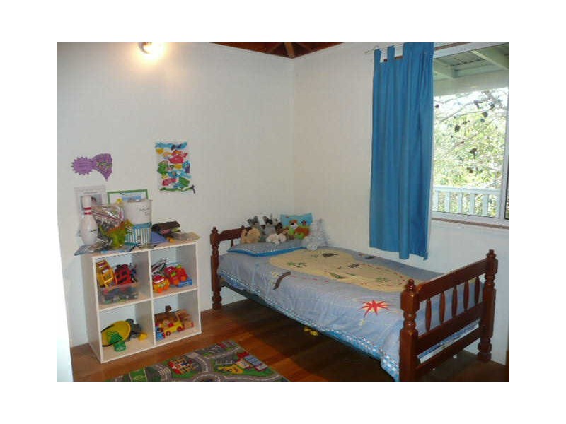 18 Orange Grove Street, Coochiemudlo Island QLD 4184