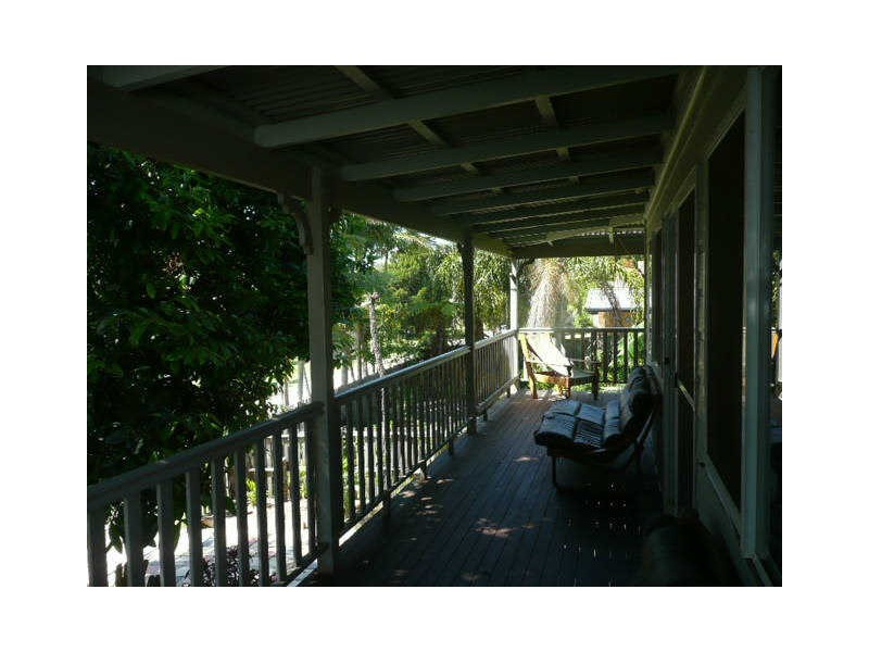 18 Orange Grove Street, Coochiemudlo Island QLD 4184