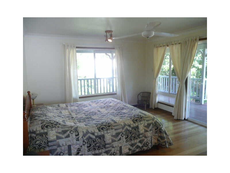 18 Orange Grove Street, Coochiemudlo Island QLD 4184