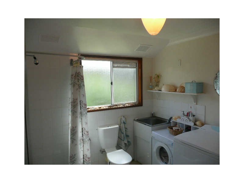 18 Orange Grove Street, Coochiemudlo Island QLD 4184