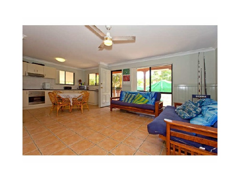 21 Merindah Street, Coochiemudlo Island QLD 4184