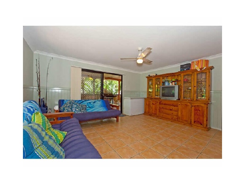 21 Merindah Street, Coochiemudlo Island QLD 4184