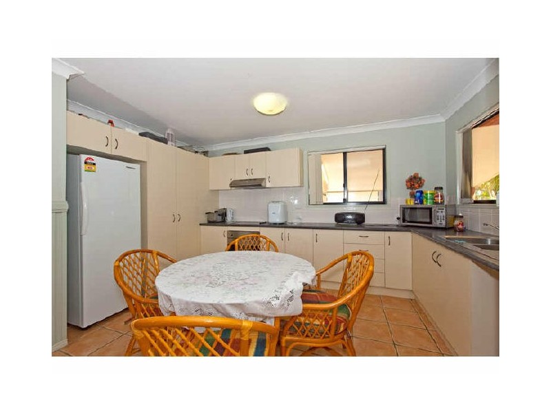 21 Merindah Street, Coochiemudlo Island QLD 4184