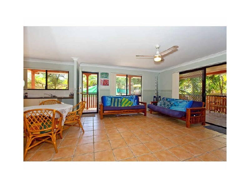 21 Merindah Street, Coochiemudlo Island QLD 4184