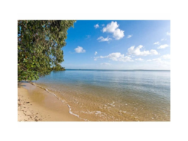 21 Merindah Street, Coochiemudlo Island QLD 4184