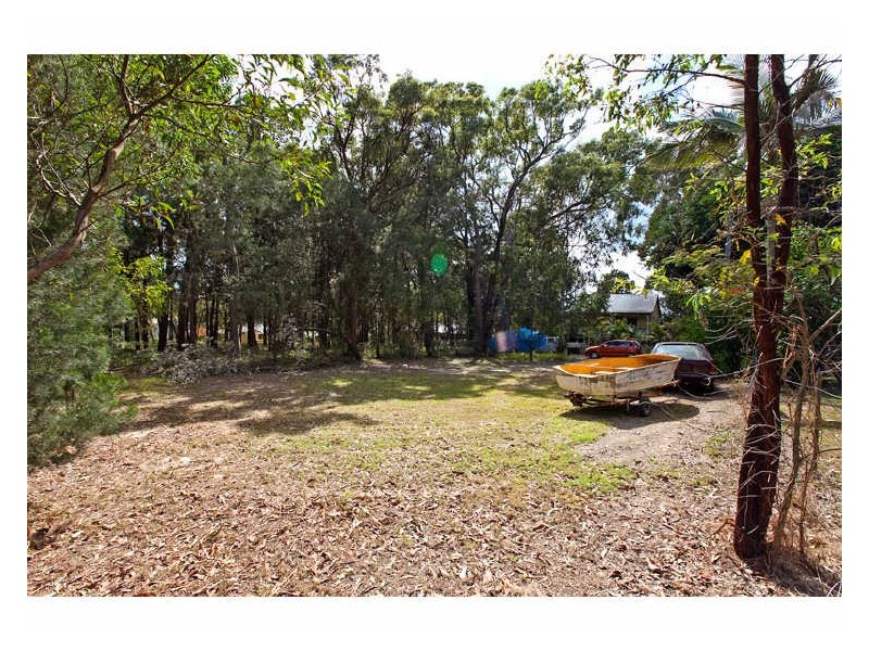 1 Cypress Street, Coochiemudlo Island QLD 4184