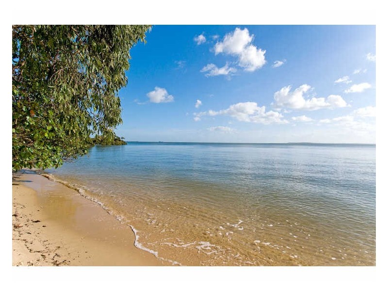 1 Cypress Street, Coochiemudlo Island QLD 4184