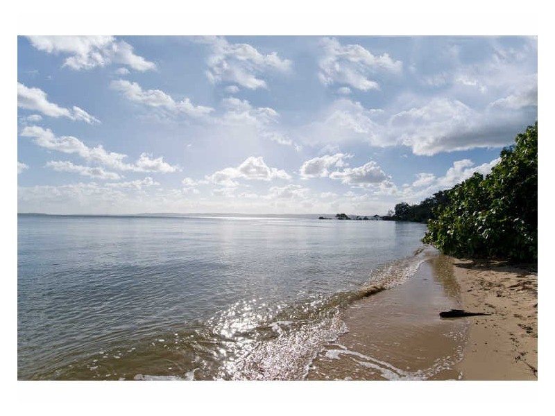 1 Cypress Street, Coochiemudlo Island QLD 4184