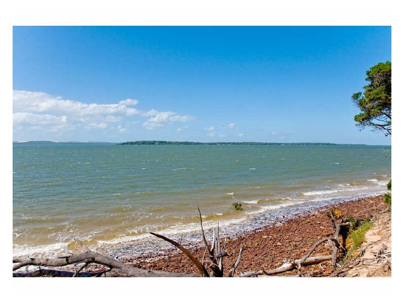 1 Cypress Street, Coochiemudlo Island QLD 4184