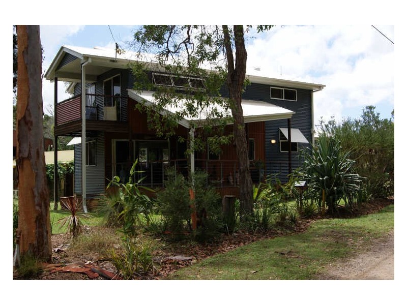2 Oakes, Coochiemudlo Island QLD 4184