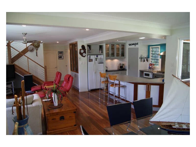 2 Oakes, Coochiemudlo Island QLD 4184