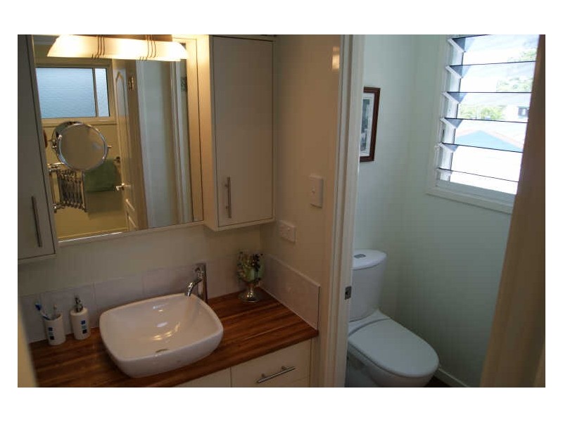 2 Oakes, Coochiemudlo Island QLD 4184