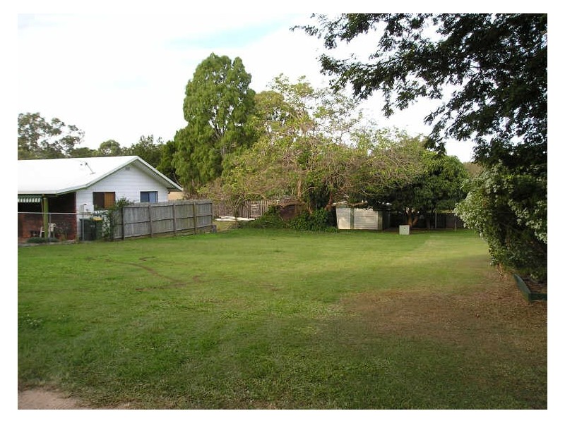 4 Dawn, Coochiemudlo Island QLD 4184