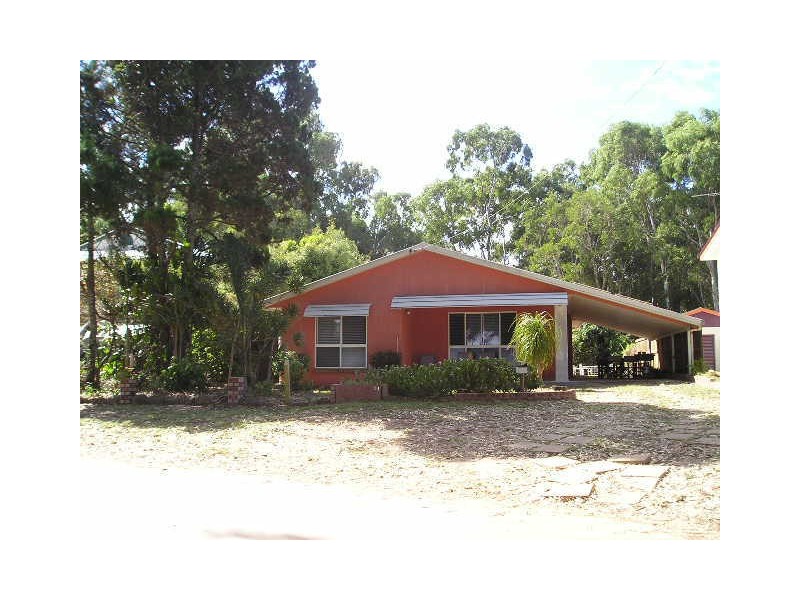 34 Victoria Parade, Coochiemudlo Island QLD 4184