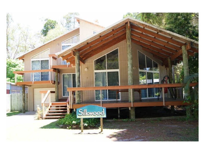 9 Innes Street, Coochiemudlo Island QLD 4184