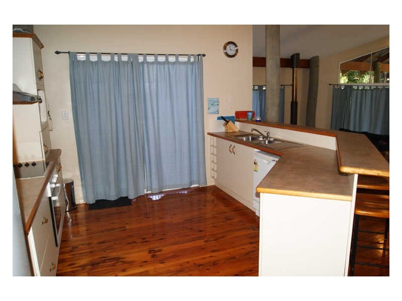 9 Innes Street, Coochiemudlo Island QLD 4184